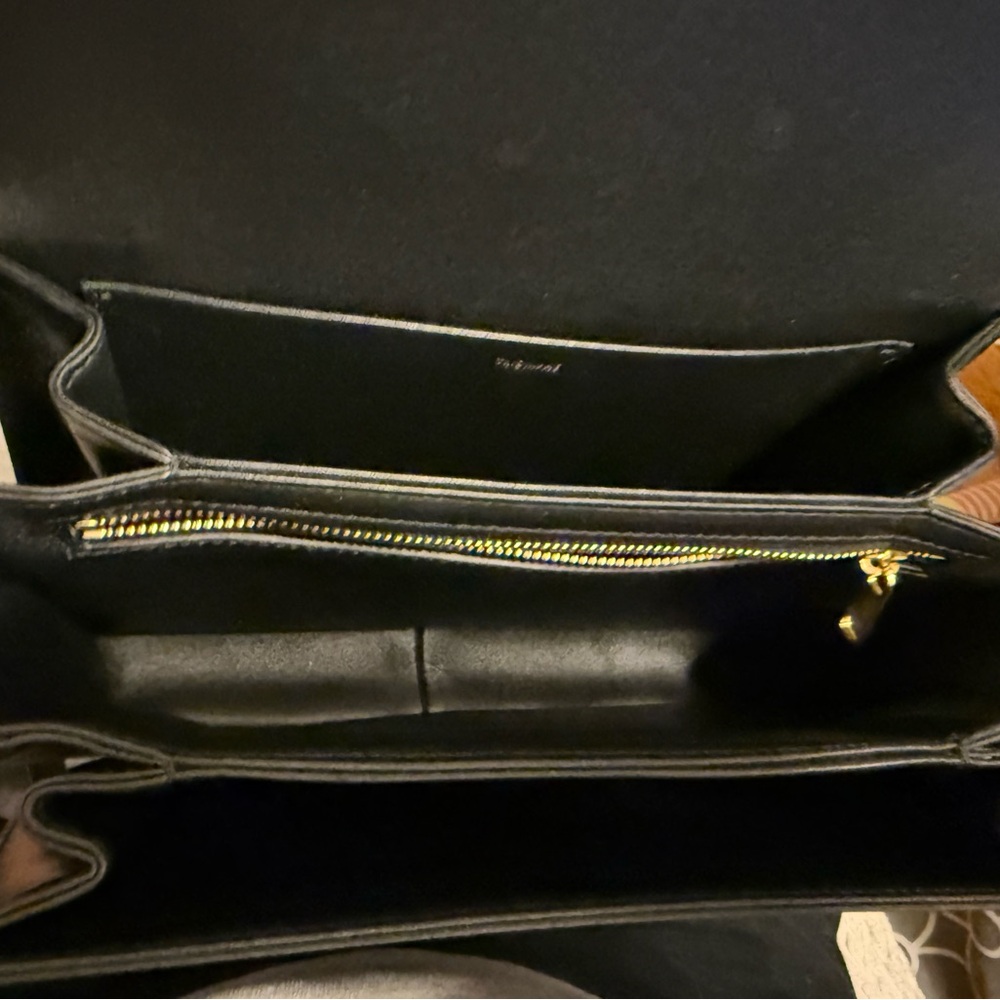 LIKE NEW Celine CLASSIQUE TRIOMPHE BAG IN SHINY CALFSKIN BLACK/ Medium size - Picture 6 of 13